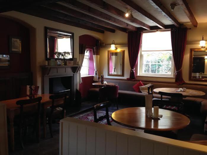 Hanmer Arms Buitenkant foto