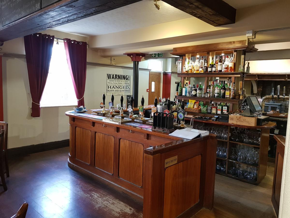 Hanmer Arms Buitenkant foto