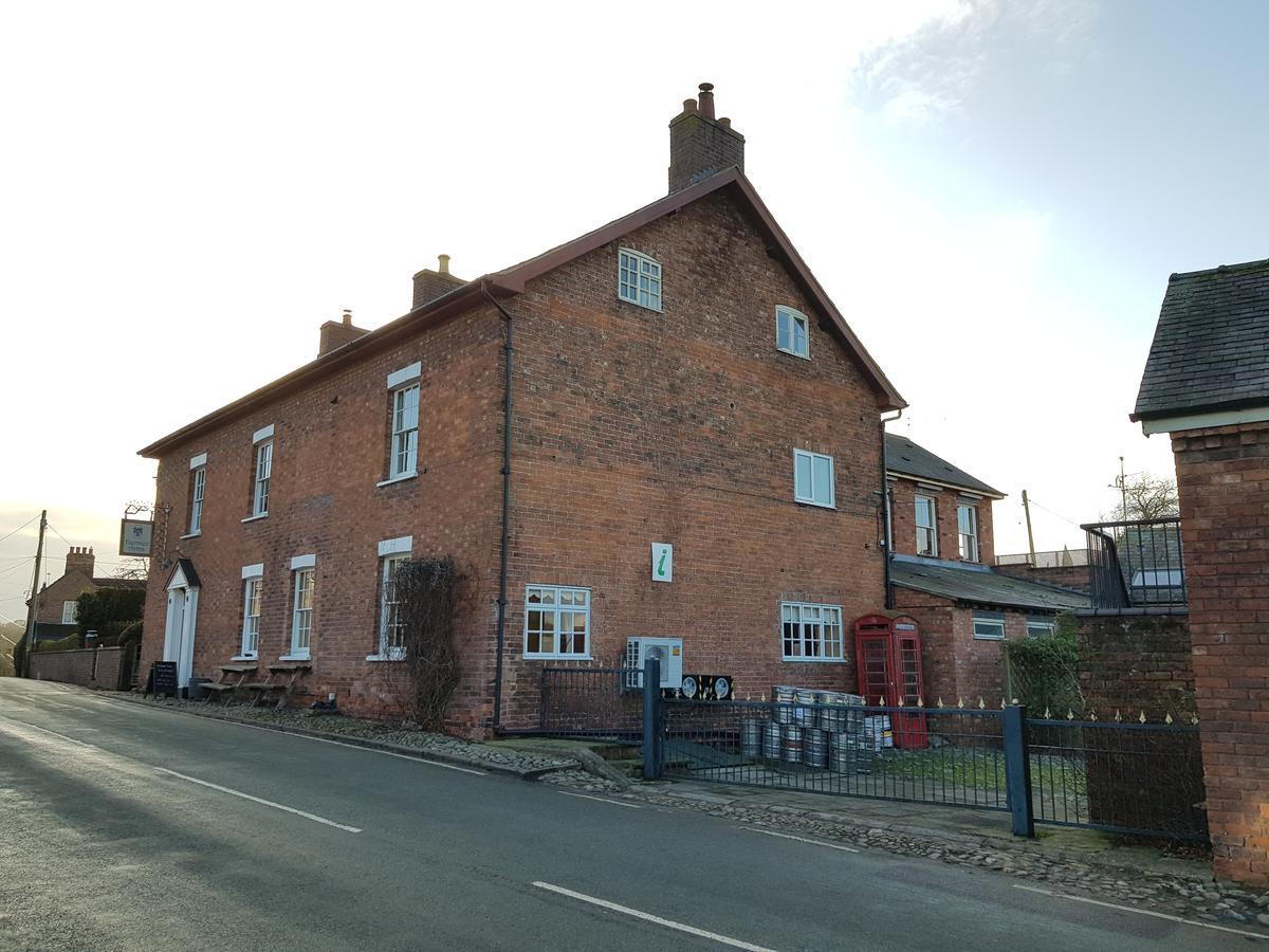 Hanmer Arms Buitenkant foto